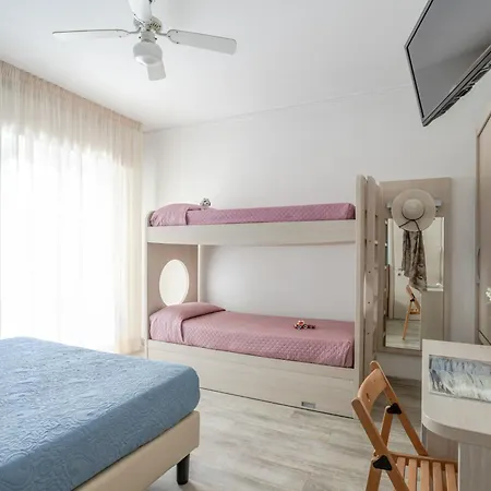 Hotel La Brezza Frontemare Lido di Jesolo Exterior photo